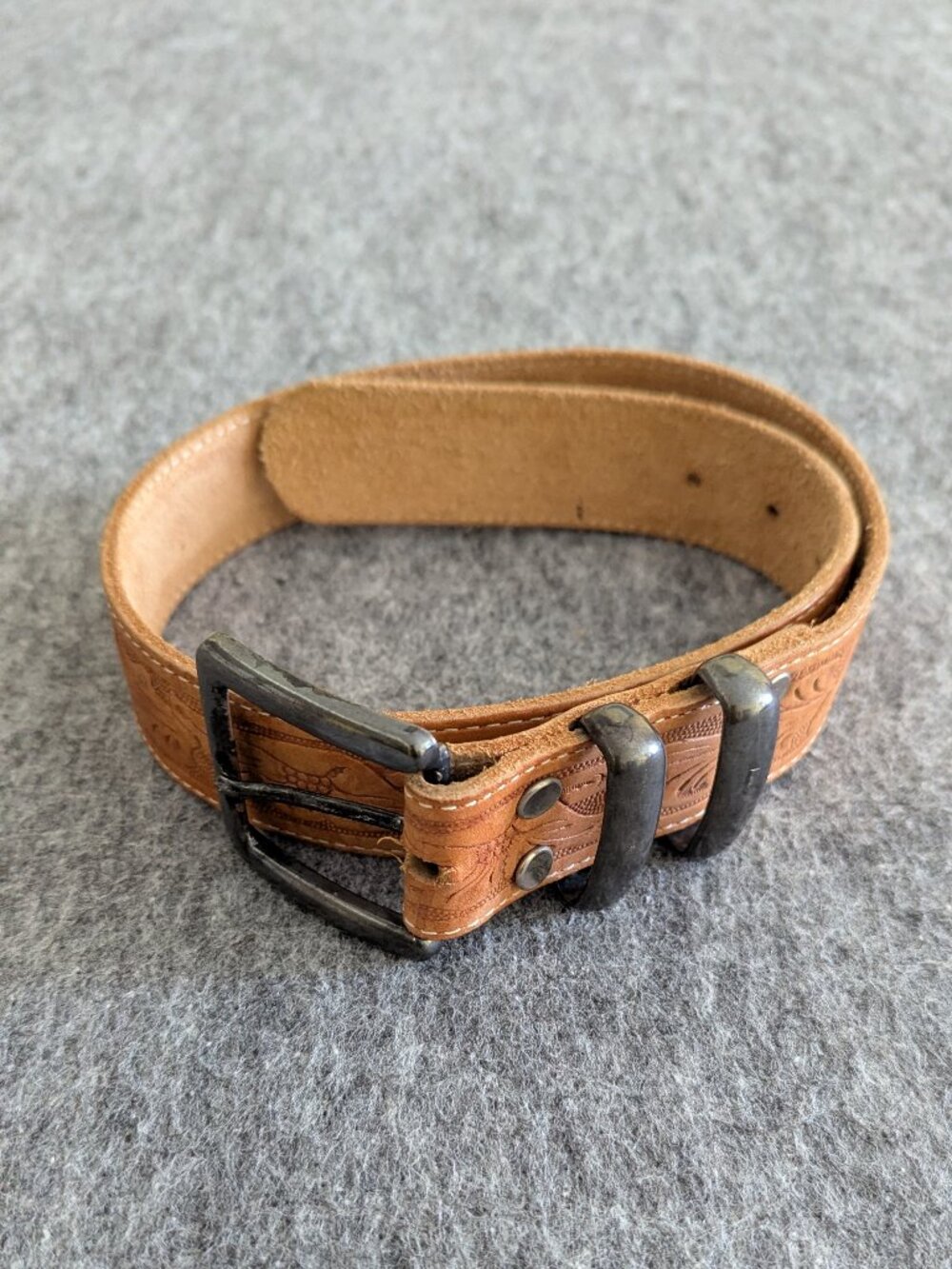 Vintage Banana Republic Womens Leather Belt Tan Embossed Size 26